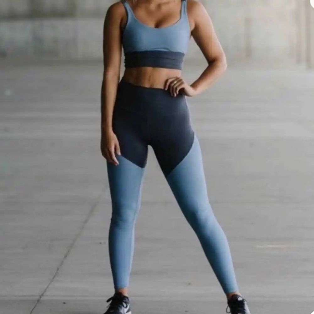 EXCELLENT CONDITION ZYIA 6-8 STORM PARALLEL LUXE HIGH WAIST RIBBED LEGGINGS